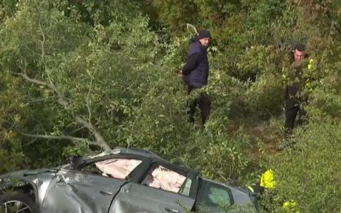 Automobil slovenske porodice sletio u provaliju kod Masleničkog mosta: poginuo djed, četvero povrijeđenih