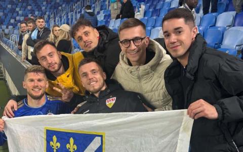 Demirović zabio Slovanu, a nakon utakmice se fotografisao s navijačima uz zastavu BiH