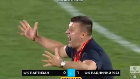 Feđa Dudić u ekstazi nakon pobjede Radničkog nad Partizanom u Beogradu