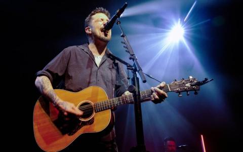Frank Turner najavljuje pauzu od nastupa: posljednji koncerti na Wembleyu 2027.