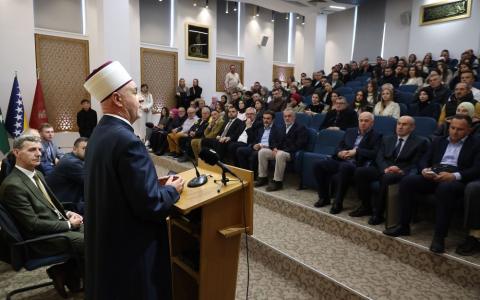 Kavazović stipendistima Fonda "Gazi Husrev-beg": Budite vrijedni, to je najbolja zahvala dobročiniteljima