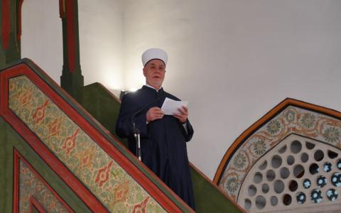 Kavazović u današnjoj hutbi: Vjera se potvrđuje dobrim djelima, a edeb čuva dostojanstvo čovjeka