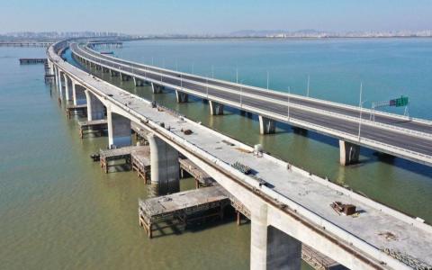 Kina spojila glavni dio mosta dugog 25,5 kilometara koji će otok povezati s kopnom