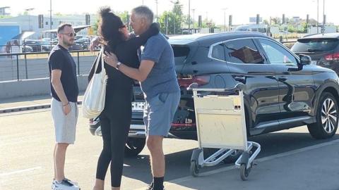Lidiju Vukićević sin sačekao na aerodromu