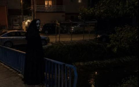Misteriozne osobe prerušene u časne sestre pojavile se na fotografijama iz Mostara