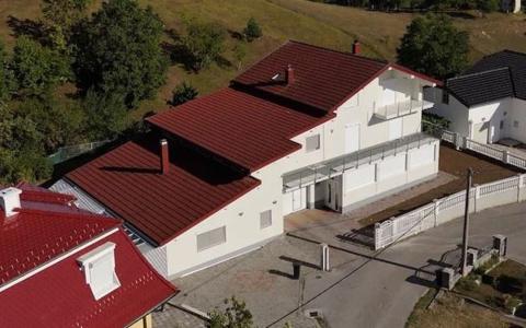 Mještani o kući Osmana Hadžića u Cazinu: dolazi povremeno, a u naselju ih je tri