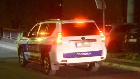 Odbio da stane na znak policije pa bacio paket pun droge: Uhapšen dvadesetogodišnjak