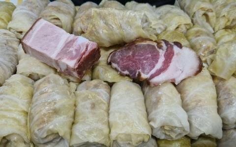 Priprema sarmi koje izdržavaju kuhanje: trik sa tanjirom sprječava raspadanje