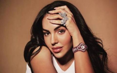 Ronaldova partnerica Georgina Rodríguez u novoj kampanji Calzedonije: Mini haljine, čipka i prozirne hulahopke