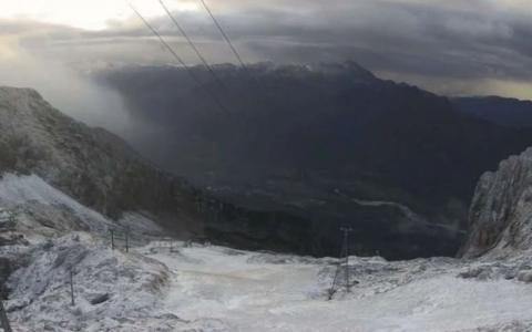 Snijeg prekrio slovenske planine, za vikend se spušta i u više doline