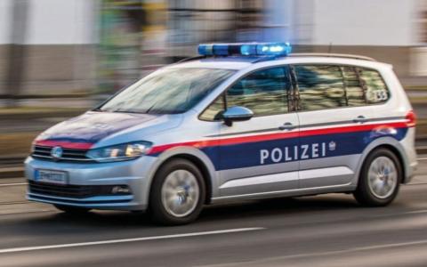 Srbin (45) odsjekao kosu bivšoj supruzi i napao je u stanu u Beču