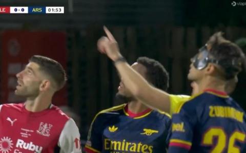 Sudija prekinuo meč Flitvud Tauna i Arsenala zbog objekta iznad stadiona