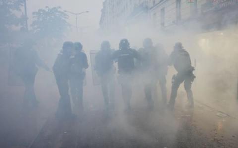 Sukobi demonstranata i policije u francuskim gradovima: u Tuluzu demonstrant izgubio prste u eksploziji