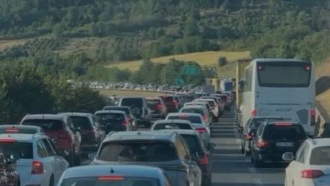Veliki zastoj na auto-putu na ulazu u Beograd, formirale se kilometarske kolone