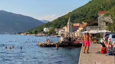 Zabranjeno kupanje na plaži u Tivtu zbog povećanog broja bakterija u moru