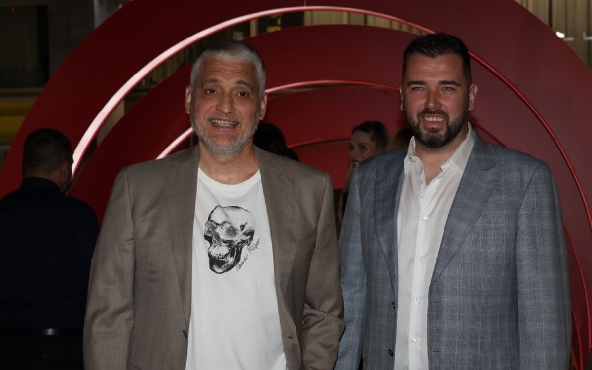 Aca Kos povrijio nogu, Čeda Jovanović odmah otkazao obaveze i odvezao ga ljekaru