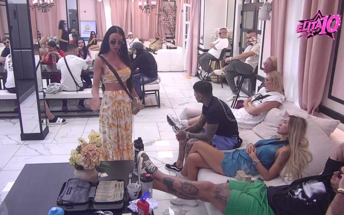 Aneli Slađi uputila oštre riječi nakon podjele budžeta: "Podijelila si kako bi se više svidjela Caru"