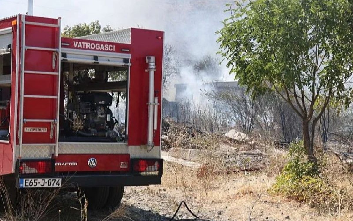 Besana noć za vatrogasce u zapadnoj Hercegovini: Vatra progutala više od 24.000 kvadratnih metara