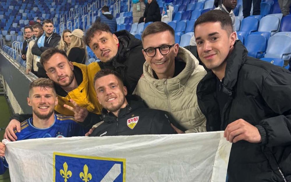 Demirović zabio Slovanu, a nakon utakmice se fotografisao s navijačima uz zastavu BiH