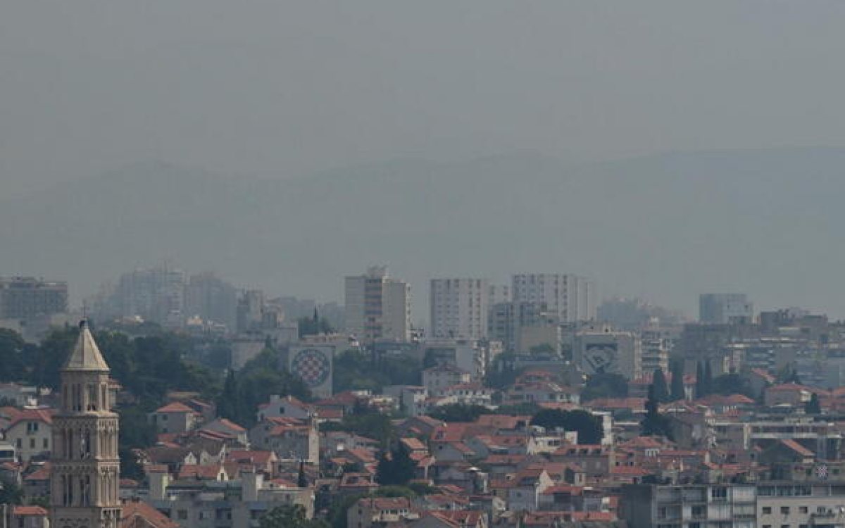 Dim iz požara kod Mostara stigao do Hrvatske, građani masovno zvali vatrogasce