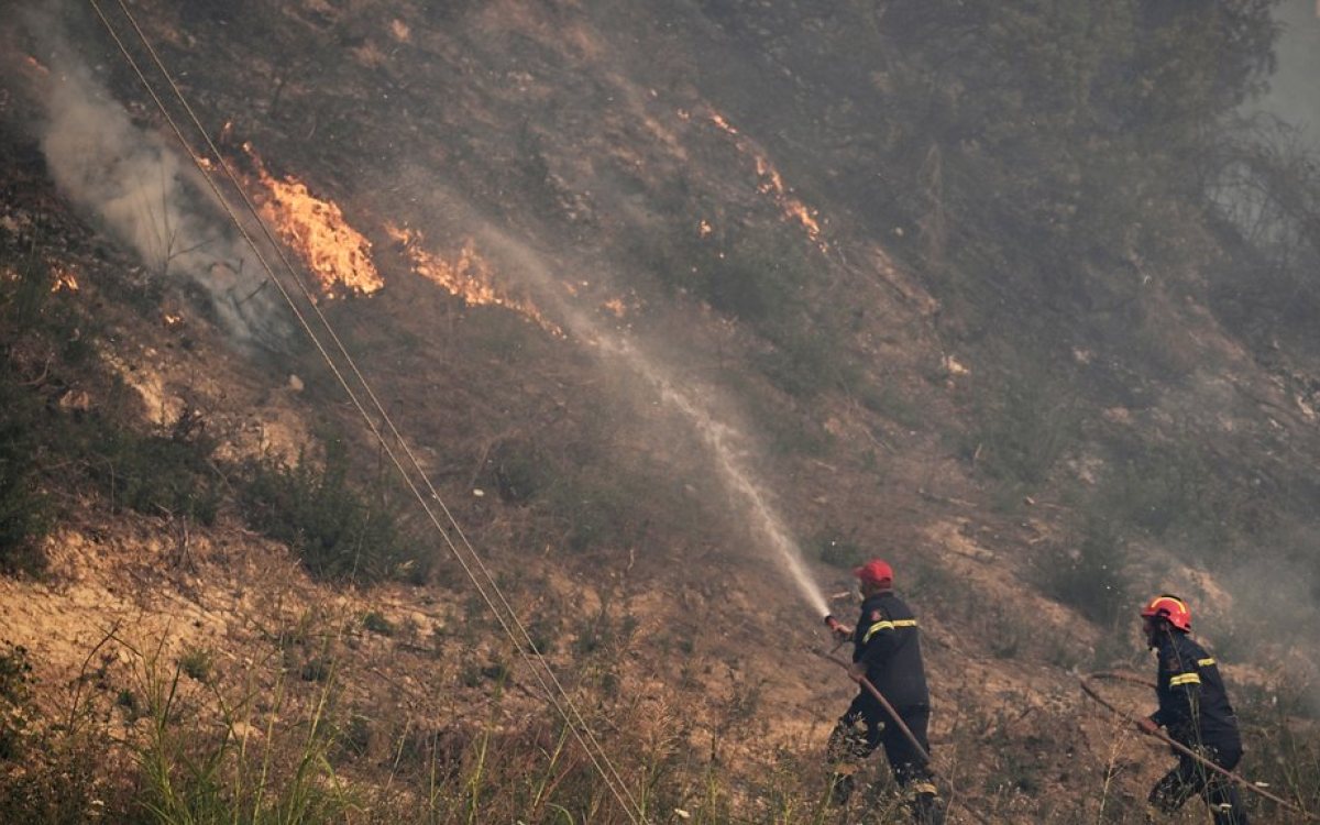 Dva odvojena požara izbila kod Volosa, angažovane vatrogasne letjelice i hitne službe