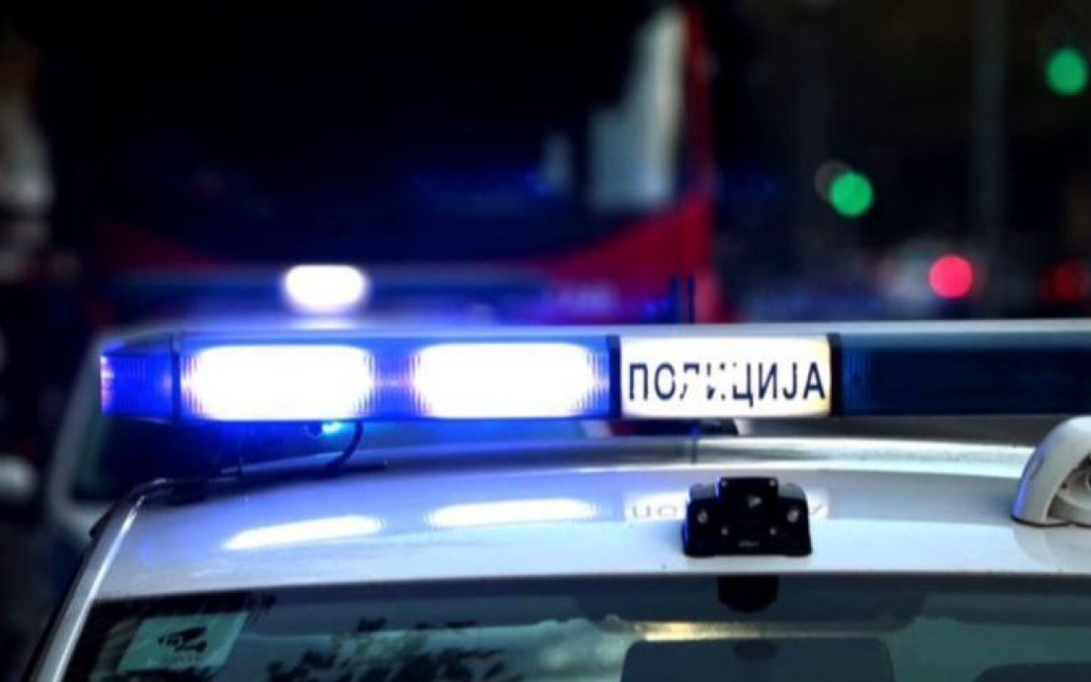 Dvije osobe izvučene iz zapaljenog automobila kod Novog Pazara