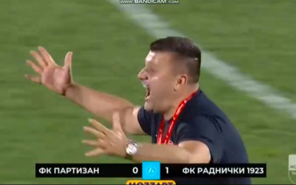 Feđa Dudić u ekstazi nakon pobjede Radničkog nad Partizanom u Beogradu