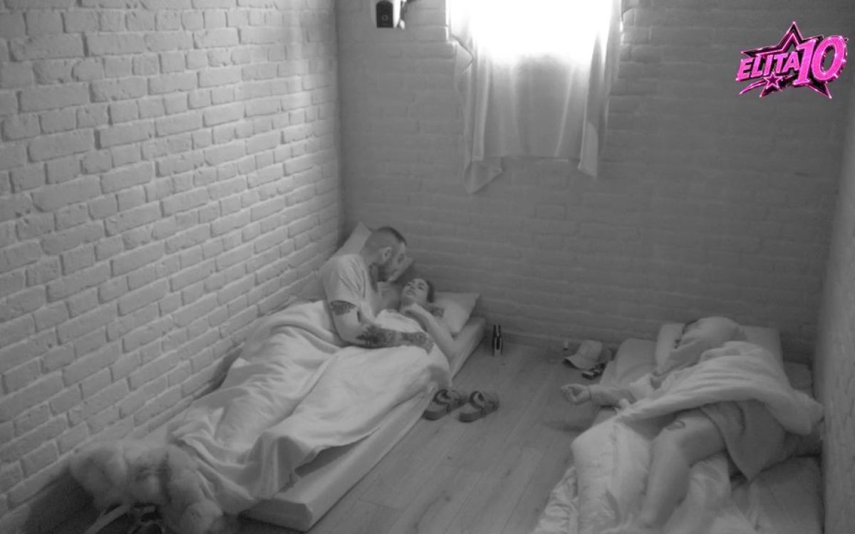 Filipov noćni lov na ljubav: Odbijen od Jakšićeve, legao uz Lauru Prgomet u izolaciji