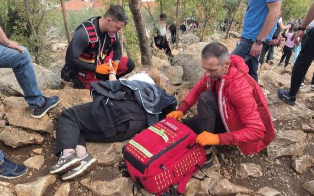 Hrvatskoj državljanki pozlilo na Križevcu, HGSS je spustio u podnožje i predao hitnoj pomoći