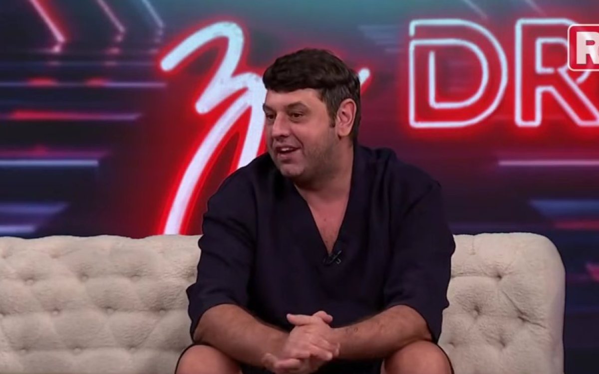 Ilija Pečenica: Svi smo vidjeli da su Đukić i Aneli zaljubljeni jedno u drugo
===SAŽETAK===
Ilija Pečenica bio je gost emisije „Pitao BiH za druga", gdje je komentarisao odnos Aneli Ahmić i Filipa Đukića te izjavio da je njihova povezanost bila očigl