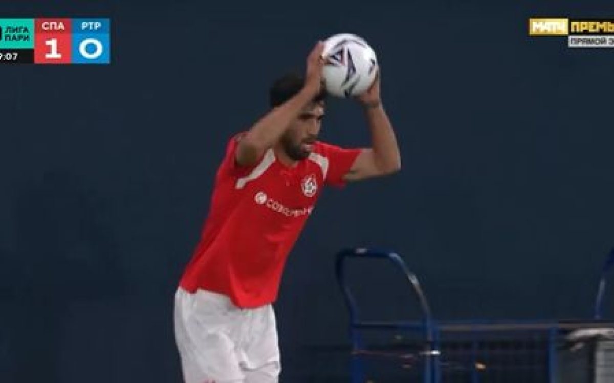 Iranski defanzivac ponovo oduševio akrobatskim ubacivanjem iz auta