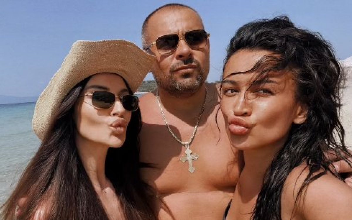 Kaća Živković i Andreana Čekić uživaju na plaži, a društvo im pravi čovjek ključan za njihove karijere