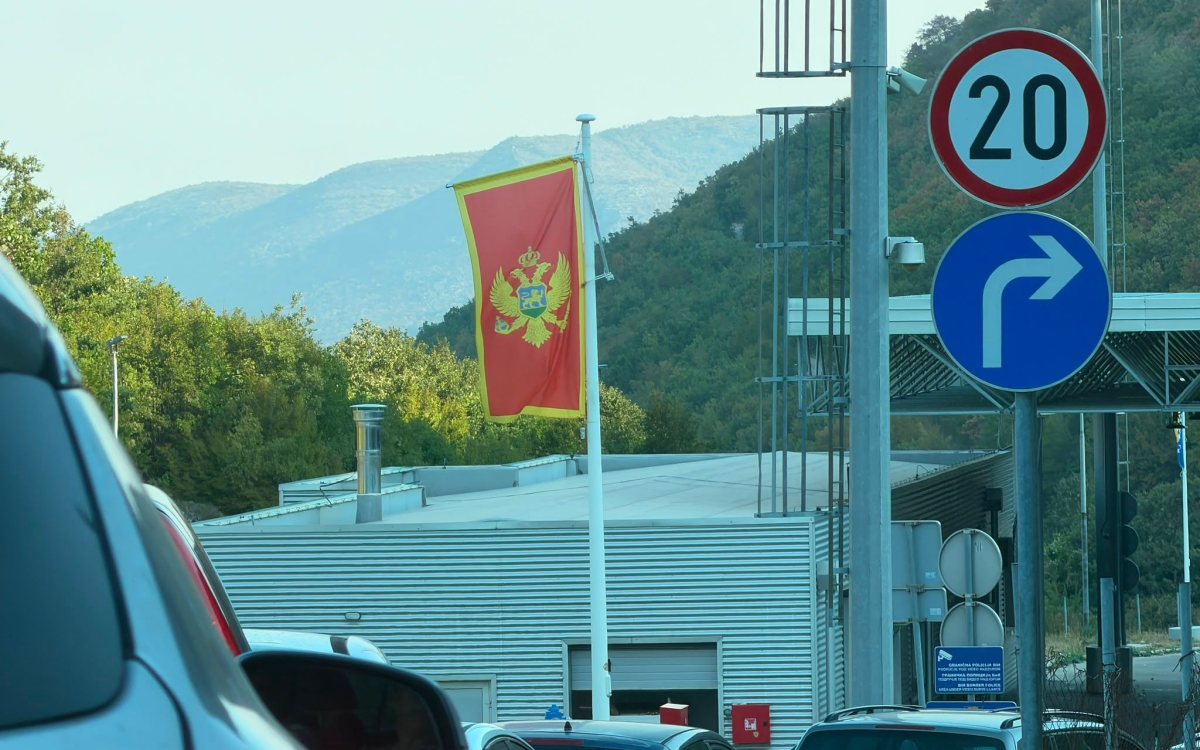 Kolona od 500 metara na izlazu iz Crne Gore prema Trebinju
