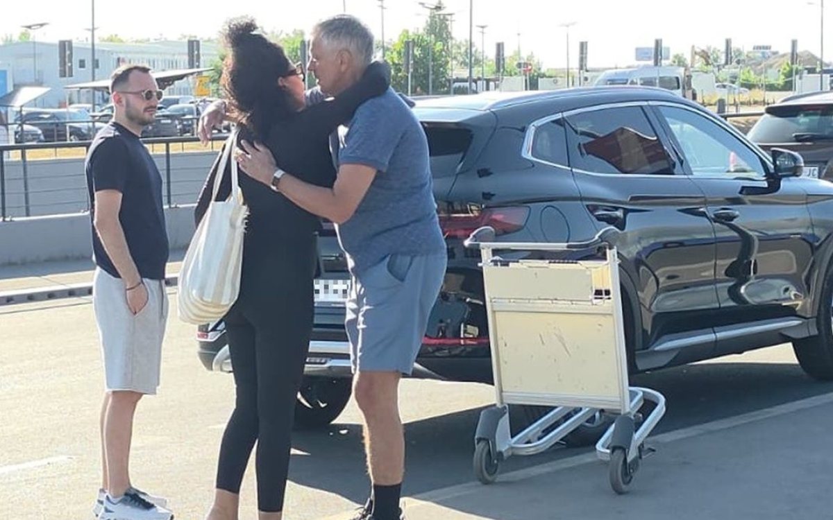Lidiju Vukićević sin sačekao na aerodromu