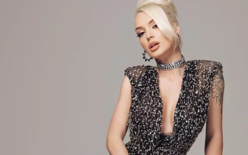 Marina Tošić, poređenja s Pamelom Anderson, pokorava i srpsku scenu