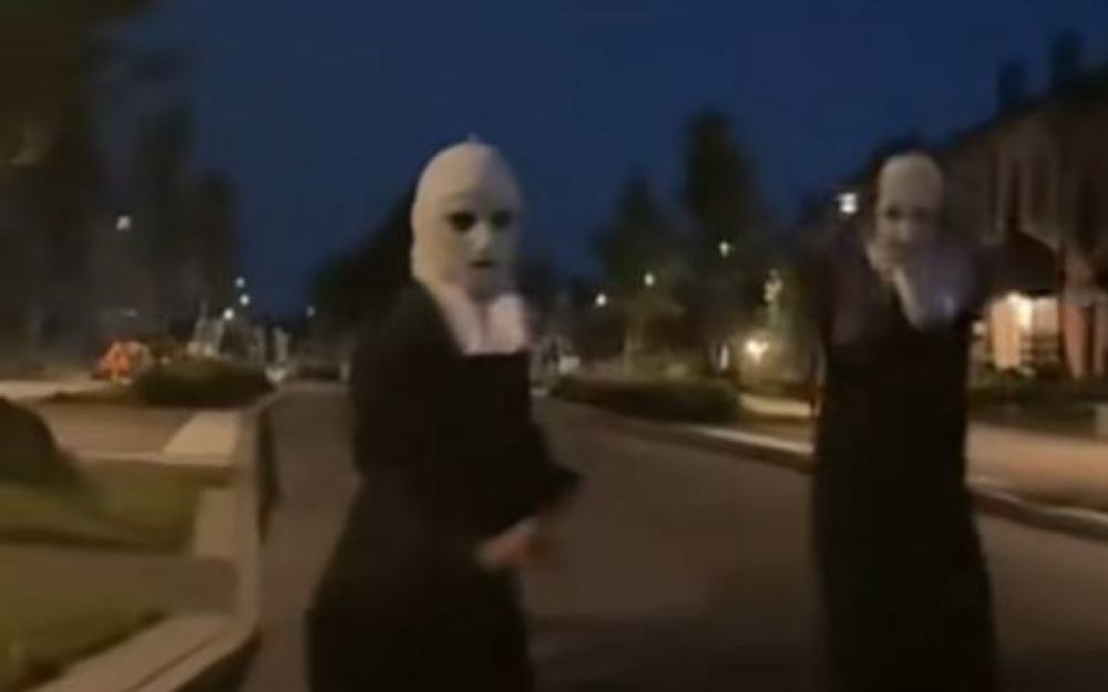 Maskirane „časne sestre“ u Banjoj Luci uznemirile građane, a riječ je o TikTok performansu
