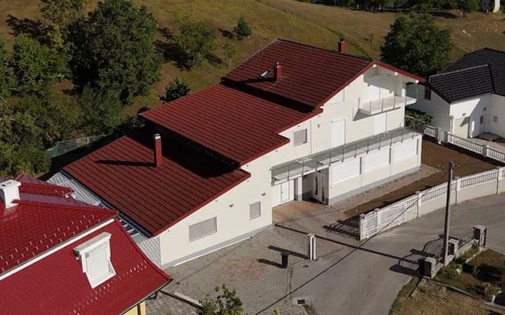 Mještani o kući Osmana Hadžića u Cazinu: dolazi povremeno, a u naselju ih je tri