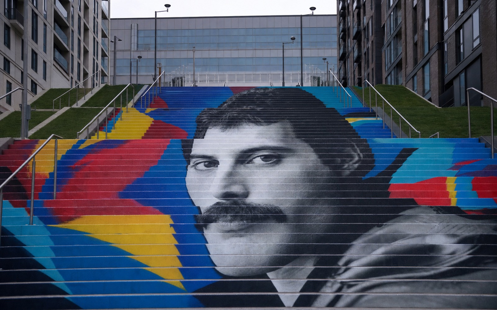 Mural visok devet metara u čast Freddieja Mercuryja otkriven na dan njegovog 80. rođendana