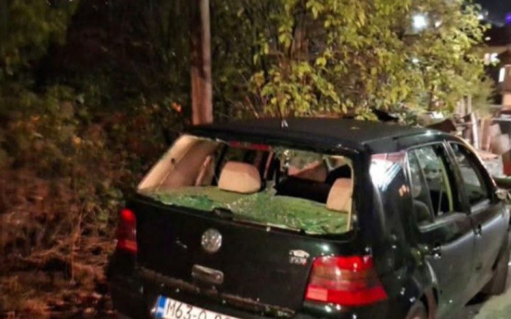Muškarac navodno palicom polupao automobile dvojici braće na Vratniku