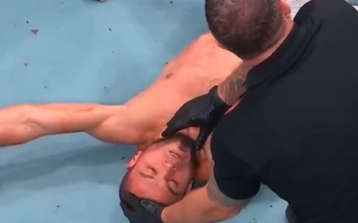 Nurmagomedov doživio težak nokaut, nepomično ležao u kavezu nakon borbe sa Song Jadongom