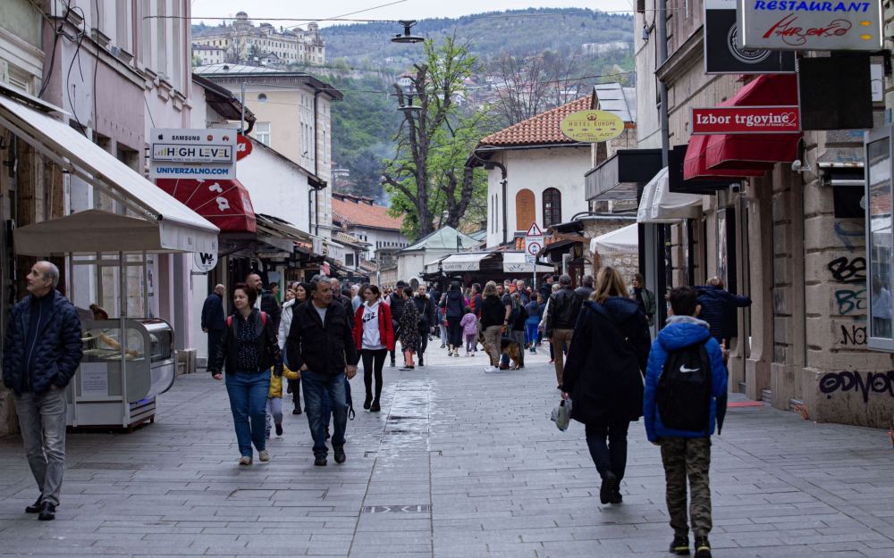 Oblačno i kišovito do subote, kada na planinskim vrhovima pada i snijeg