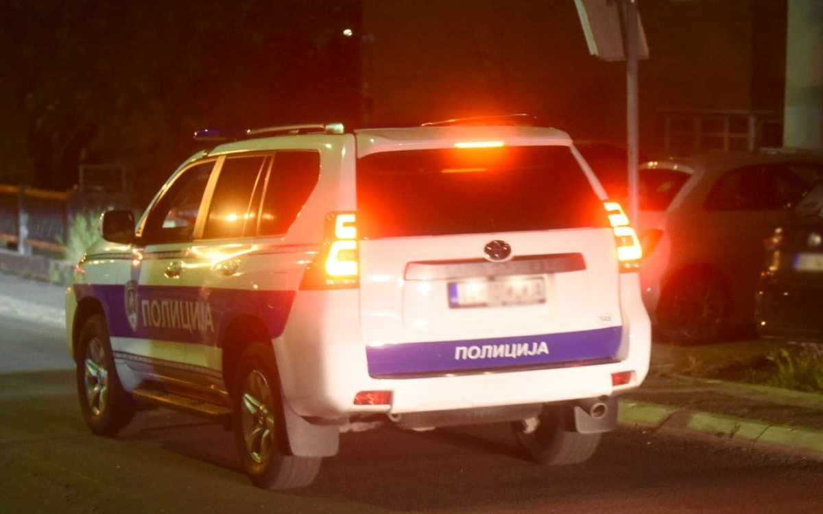 Odbio da stane na znak policije pa bacio paket pun droge: Uhapšen dvadesetogodišnjak