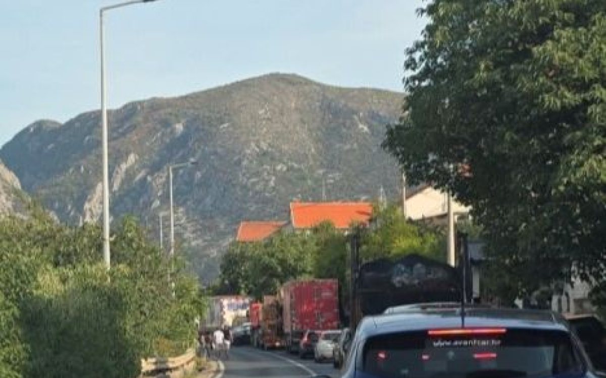 Pješak poginuo nakon što ga je udario automobil u Mostaru