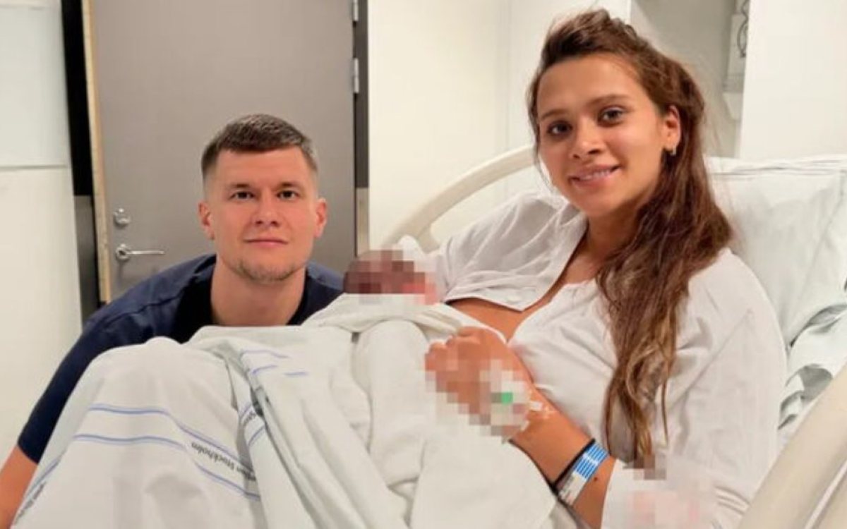 Pjevačica Lena Čolak postala majka: porodila se sina i dala mu ime s posebnim značenjem
===SAŽETAK===
Pjevačica Lena Čolak porodila se sina kojem su ona i suprug Stefan dali ime Danilo. Vijest je objavila na Instagram profilu, uz fotografije iz porod