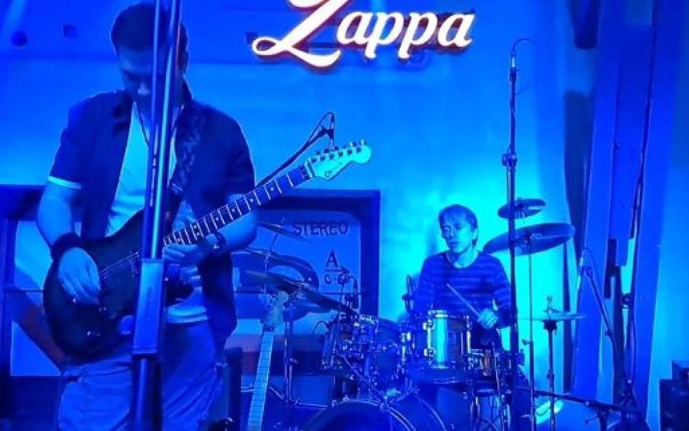 Policija prekinula nastup beogradskog EKV tribute benda zbog nedostatka dokumenata