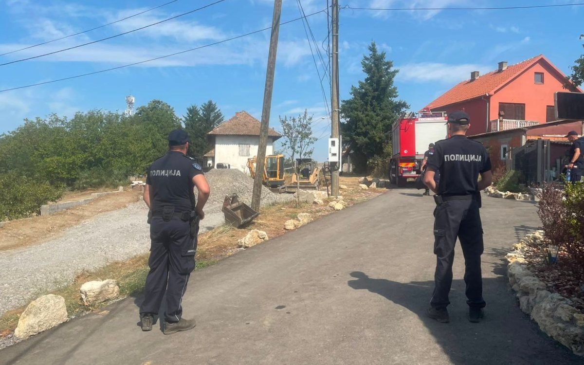 Puške, pištolji i materijal za bombe: Policija nakon eksplozije u kući pronašla arsenal oružja