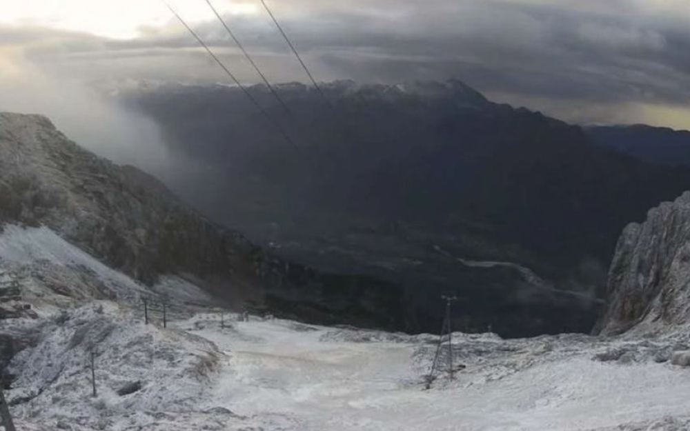 Snijeg prekrio slovenske planine, za vikend se spušta i u više doline