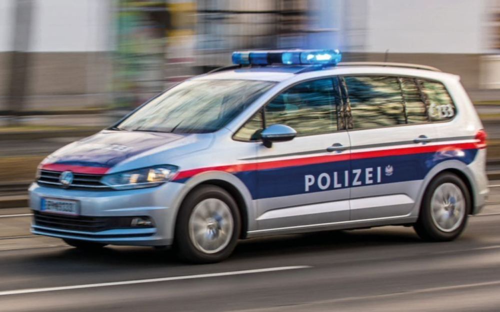 Srbin (45) odsjekao kosu bivšoj supruzi i napao je u stanu u Beču