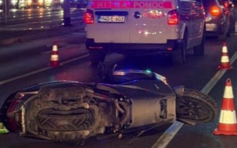 Sudar automobila i motocikla na Bulevaru Meše Selimovića