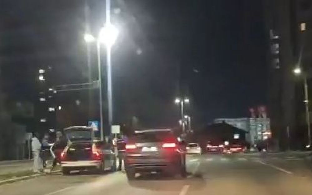 Sudar mopeda i pješaka u Batvi: Dvije osobe povrijeđene